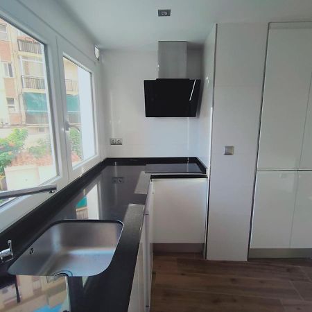 Beautiful Apartment In Third Line Beach Boliches ฟูเอนฮิโรลา ภายนอก รูปภาพ