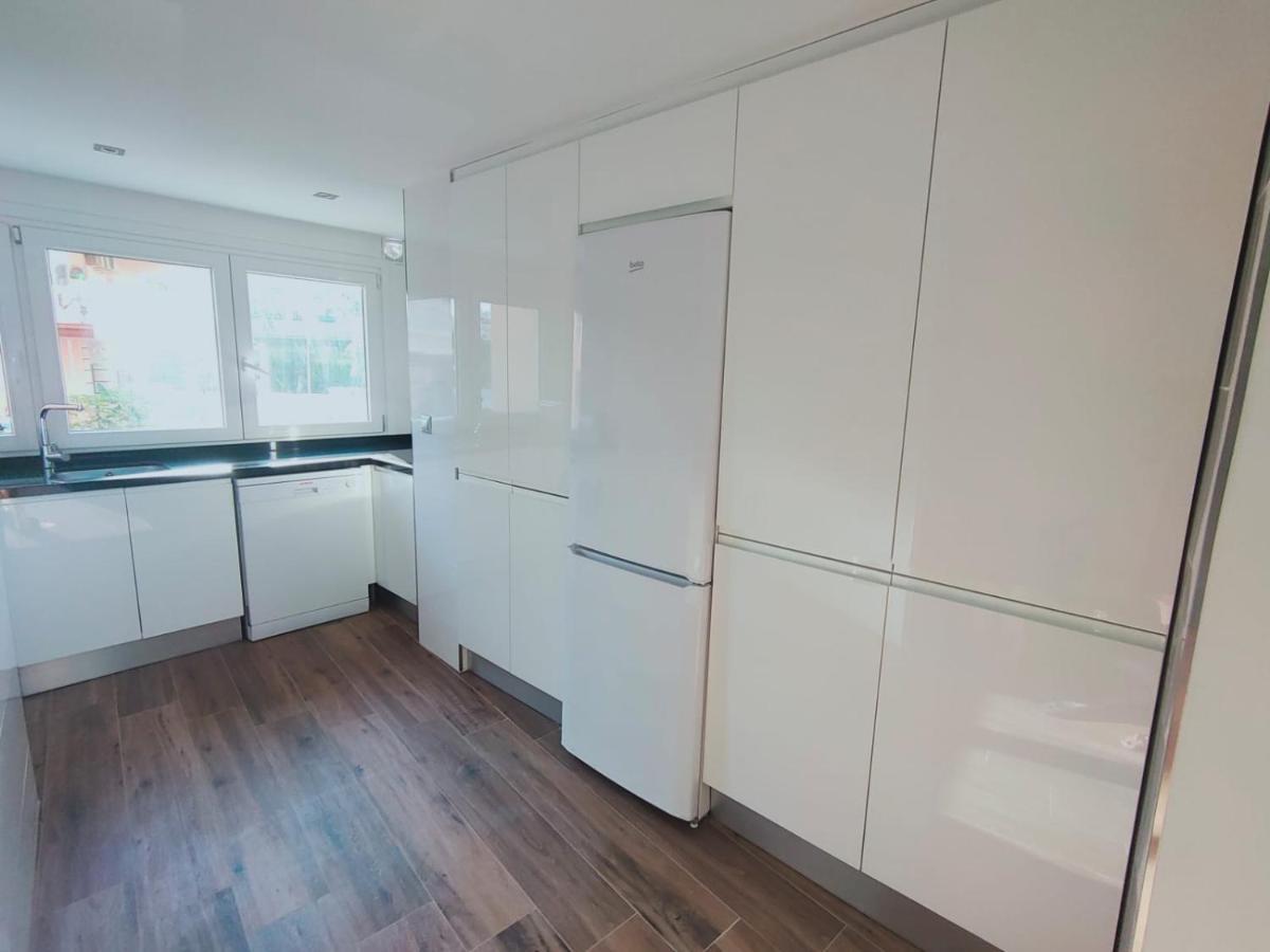 Beautiful Apartment In Third Line Beach Boliches ฟูเอนฮิโรลา ภายนอก รูปภาพ