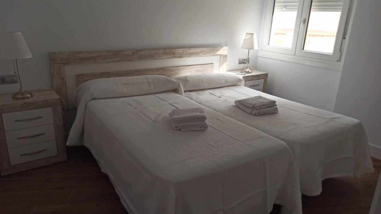 Beautiful Apartment In Third Line Beach Boliches ฟูเอนฮิโรลา ภายนอก รูปภาพ