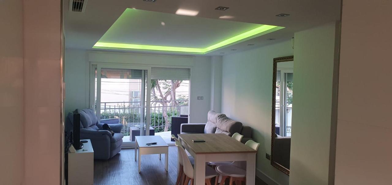 Beautiful Apartment In Third Line Beach Boliches ฟูเอนฮิโรลา ภายนอก รูปภาพ