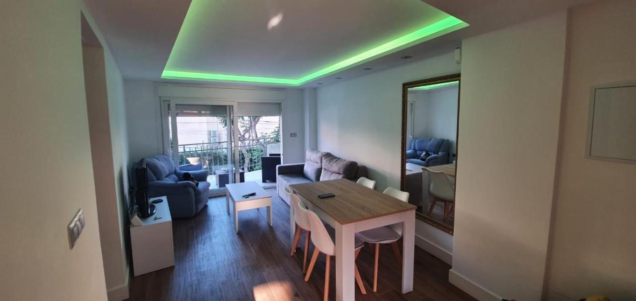 Beautiful Apartment In Third Line Beach Boliches ฟูเอนฮิโรลา ภายนอก รูปภาพ