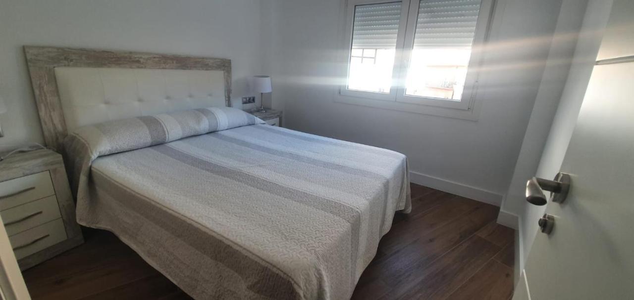 Beautiful Apartment In Third Line Beach Boliches ฟูเอนฮิโรลา ภายนอก รูปภาพ