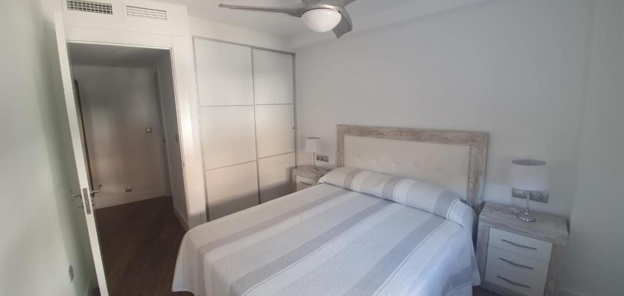 Beautiful Apartment In Third Line Beach Boliches ฟูเอนฮิโรลา ภายนอก รูปภาพ