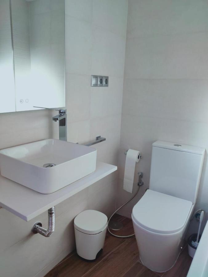 Beautiful Apartment In Third Line Beach Boliches ฟูเอนฮิโรลา ภายนอก รูปภาพ