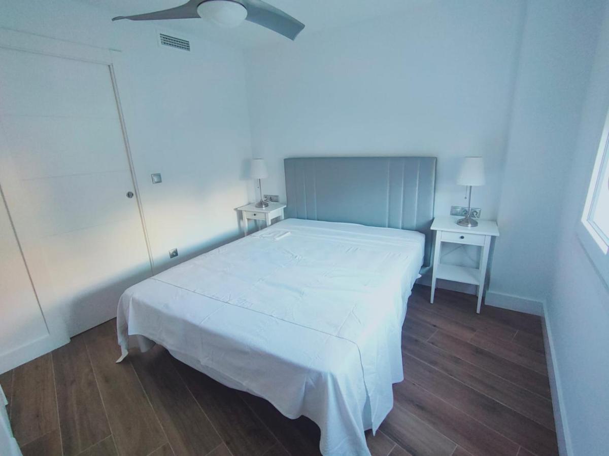 Beautiful Apartment In Third Line Beach Boliches ฟูเอนฮิโรลา ภายนอก รูปภาพ