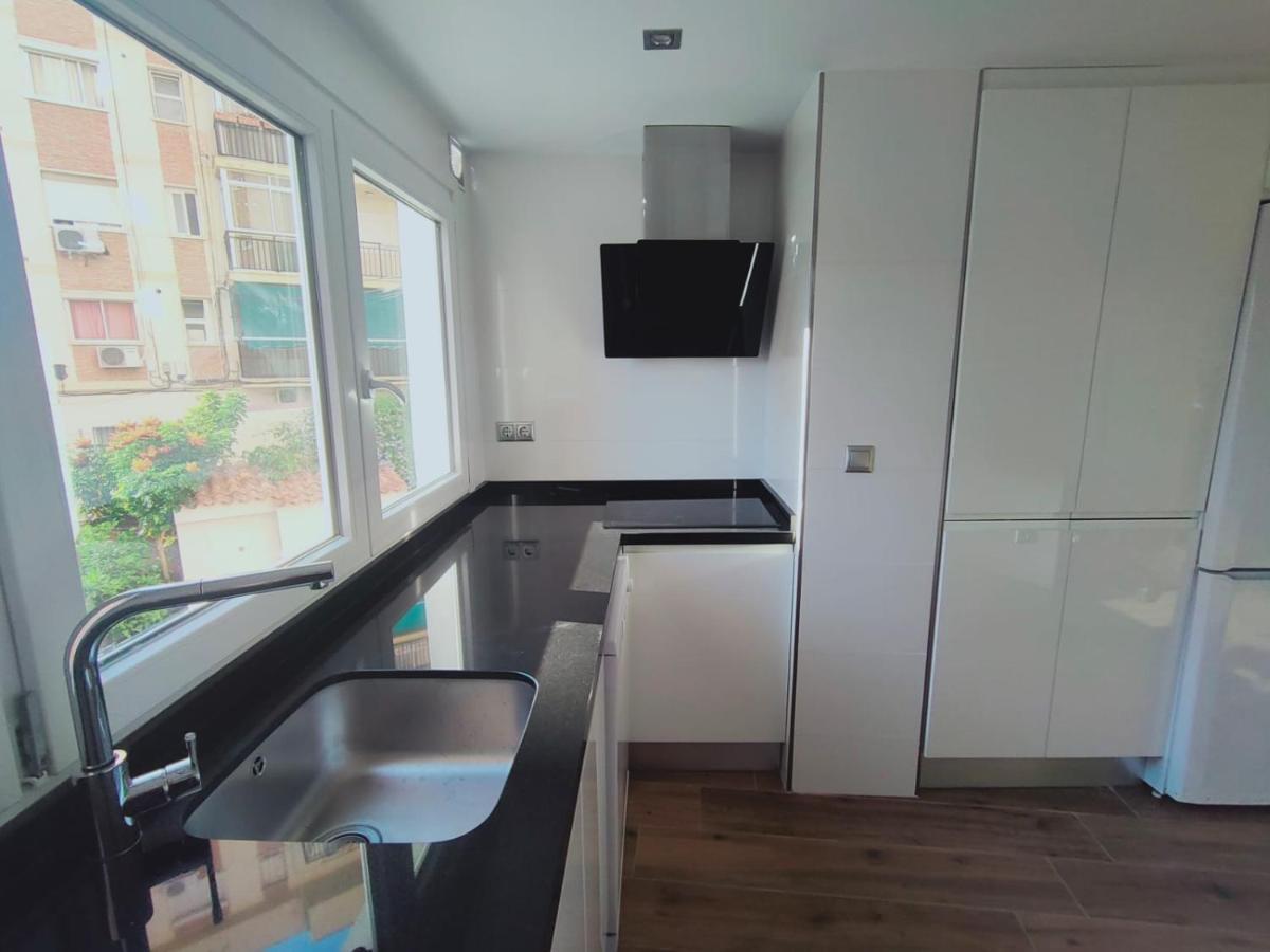 Beautiful Apartment In Third Line Beach Boliches ฟูเอนฮิโรลา ภายนอก รูปภาพ
