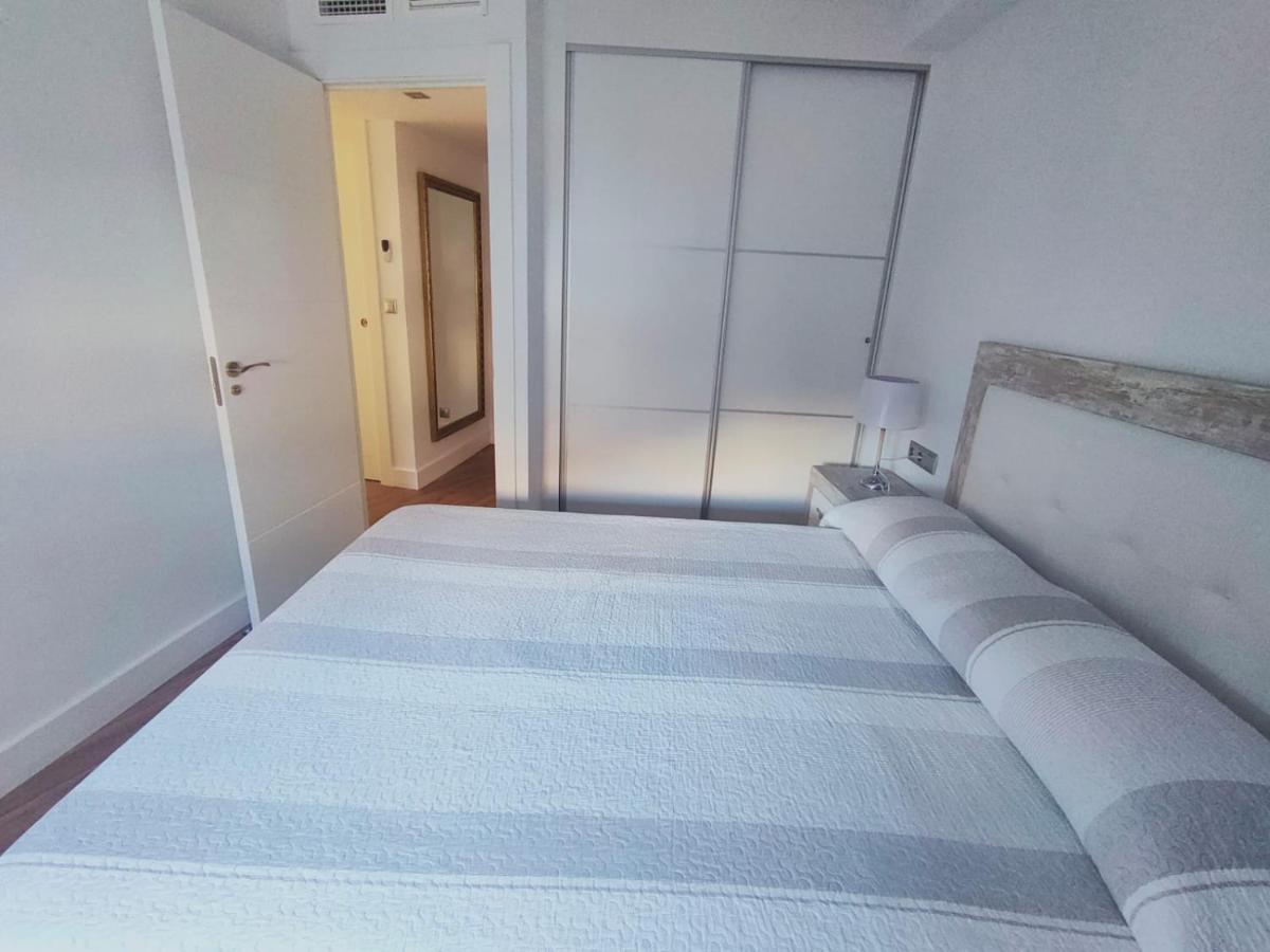 Beautiful Apartment In Third Line Beach Boliches ฟูเอนฮิโรลา ภายนอก รูปภาพ